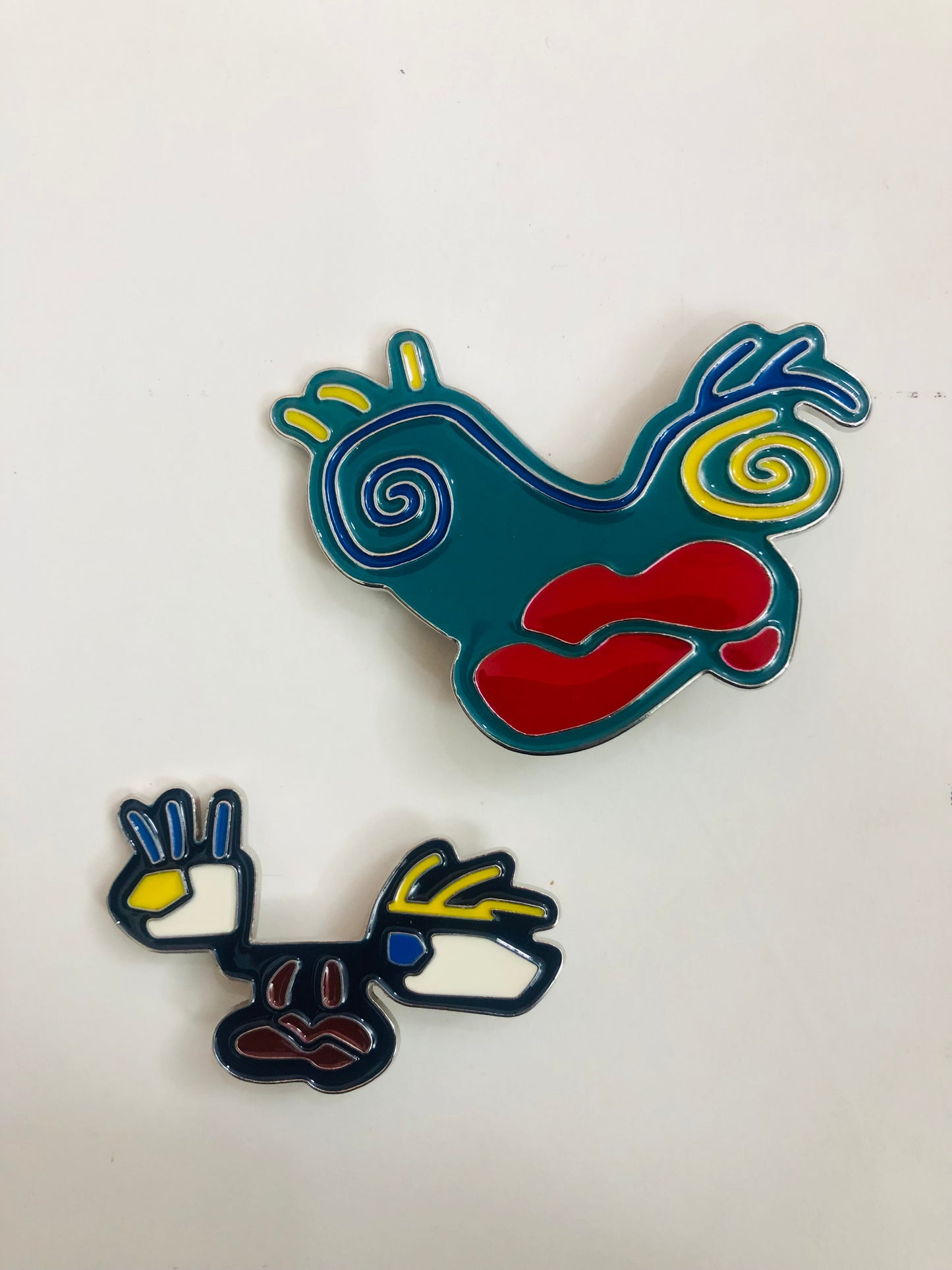 V Artist Made Collection Brooches (2 pcs)