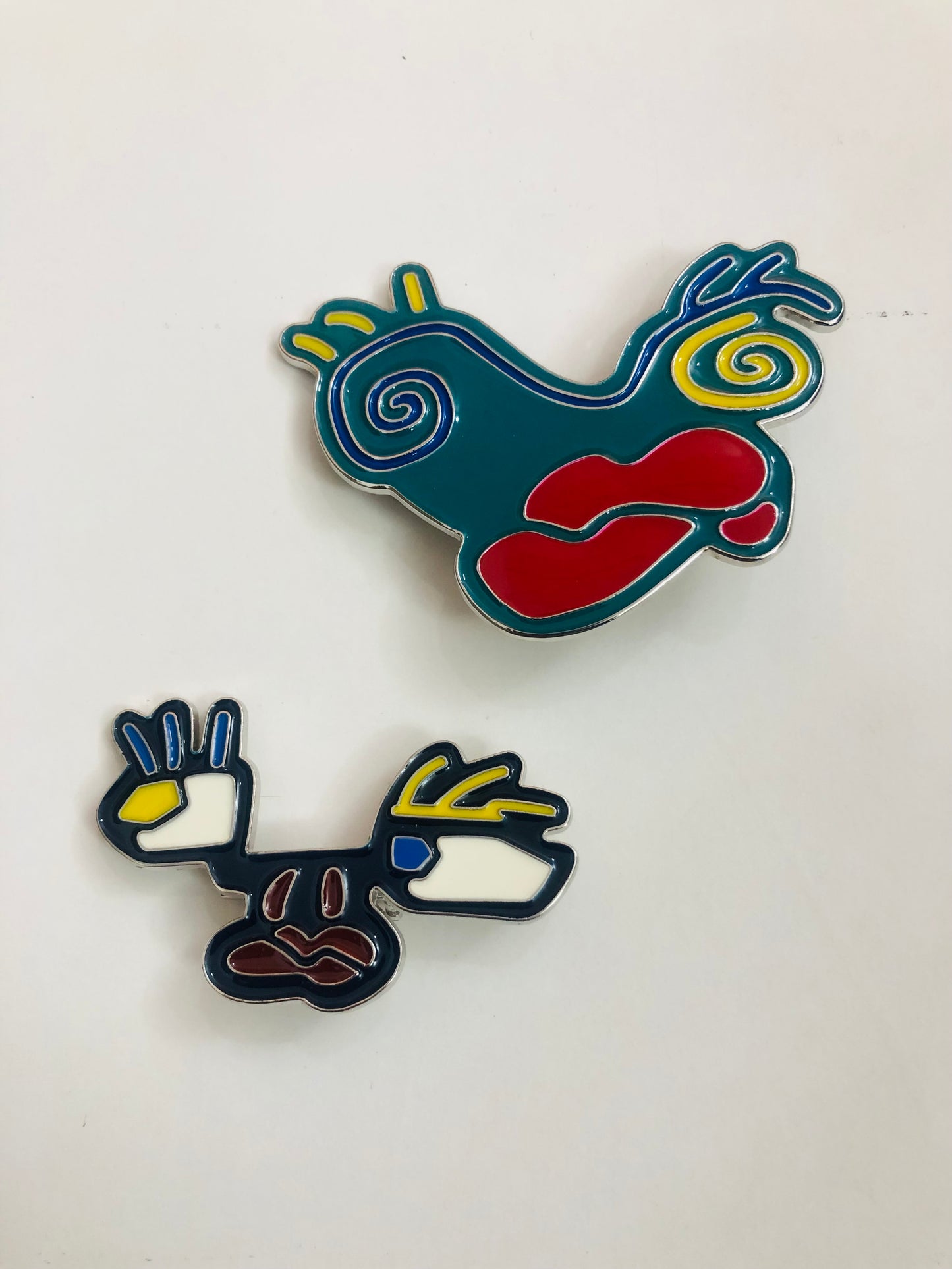V Artist Made Collection Brooches (2 pcs)